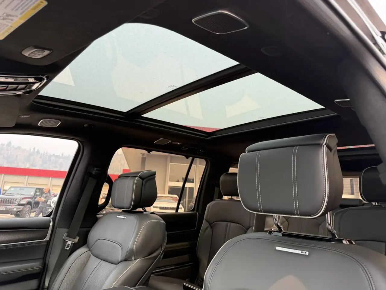 Jeep Grand Wagoneer - Image 14