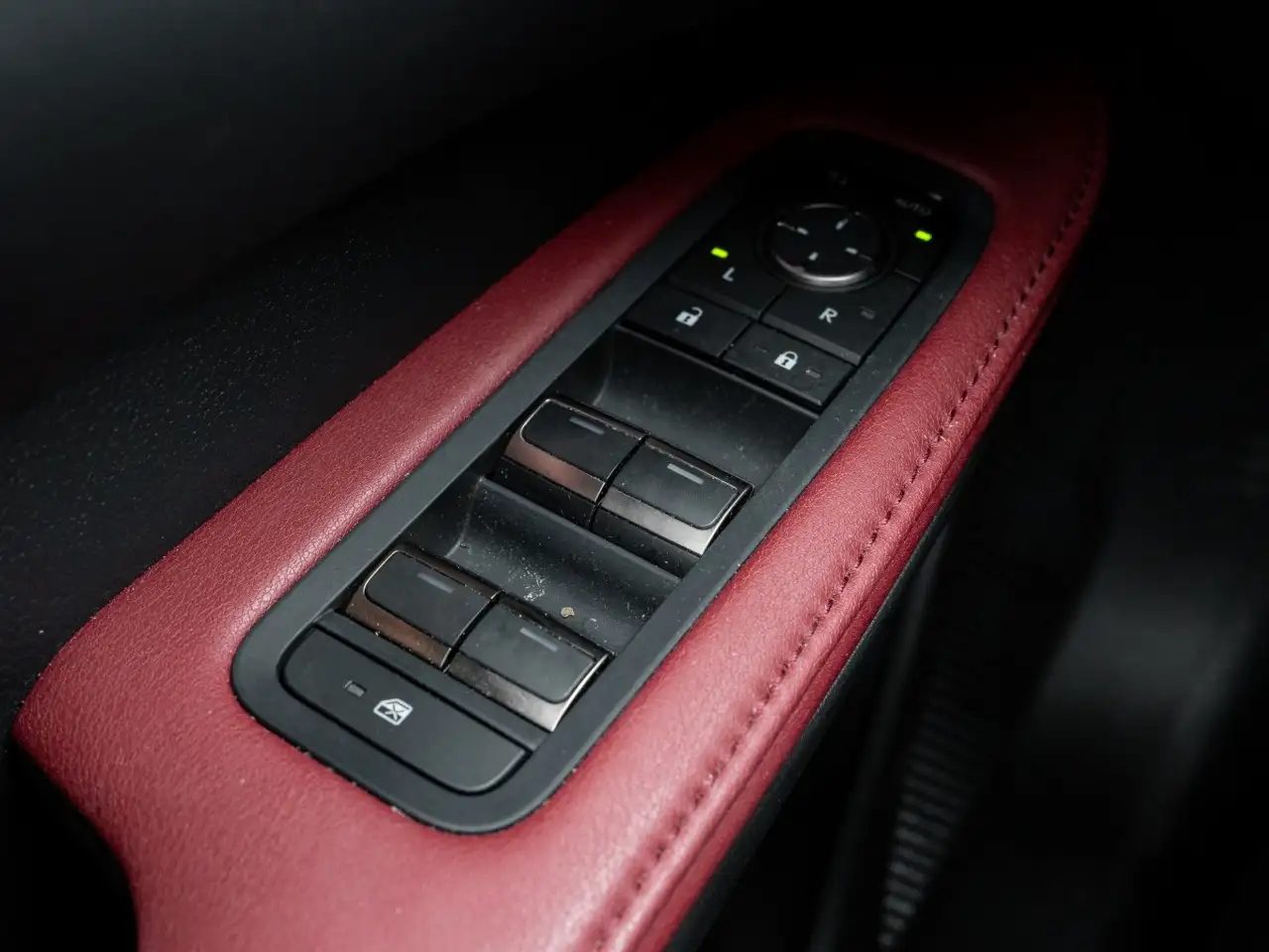 Lexus RX - Image 16