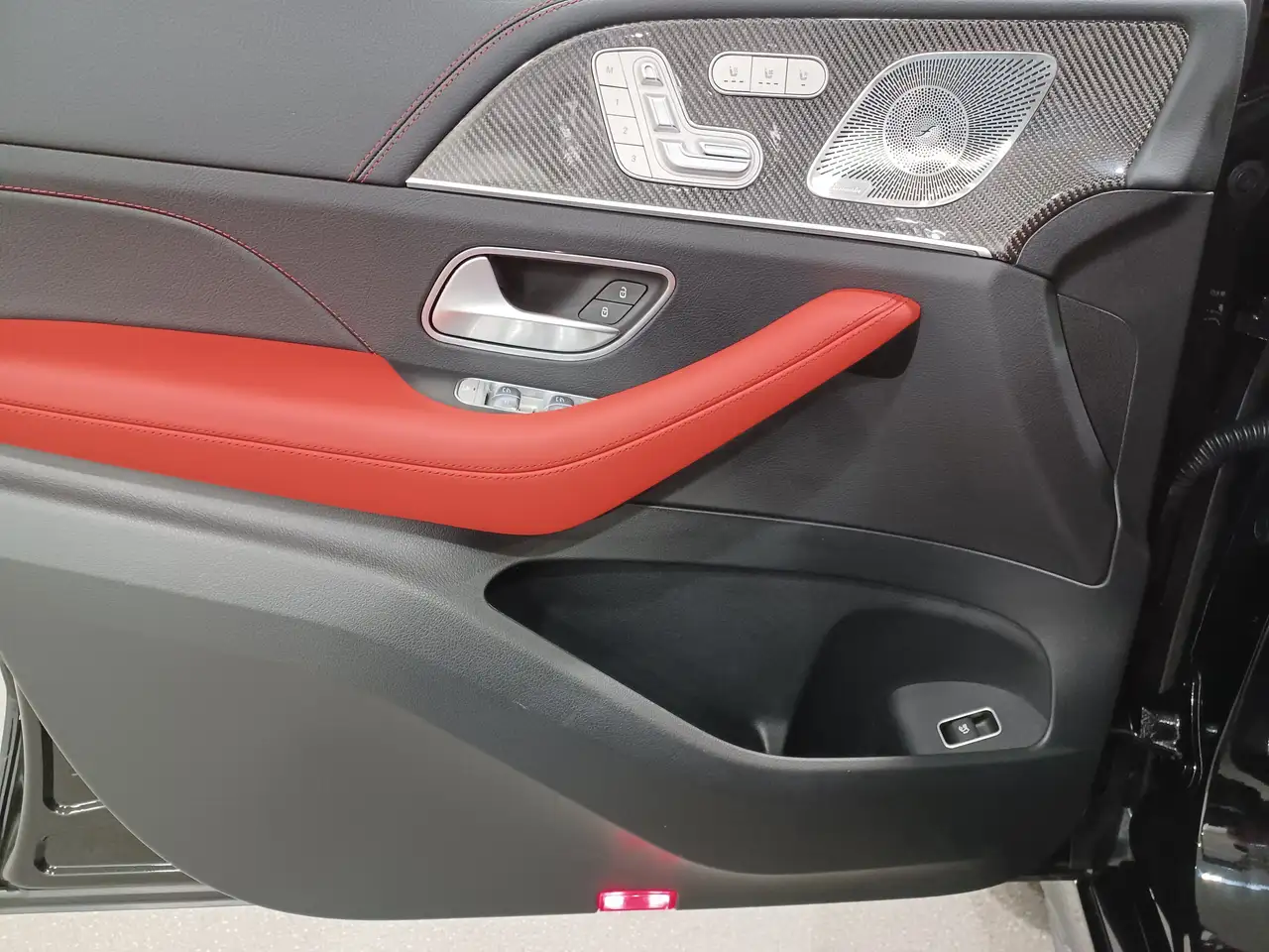 Mercedes-Benz GLE - Image 18
