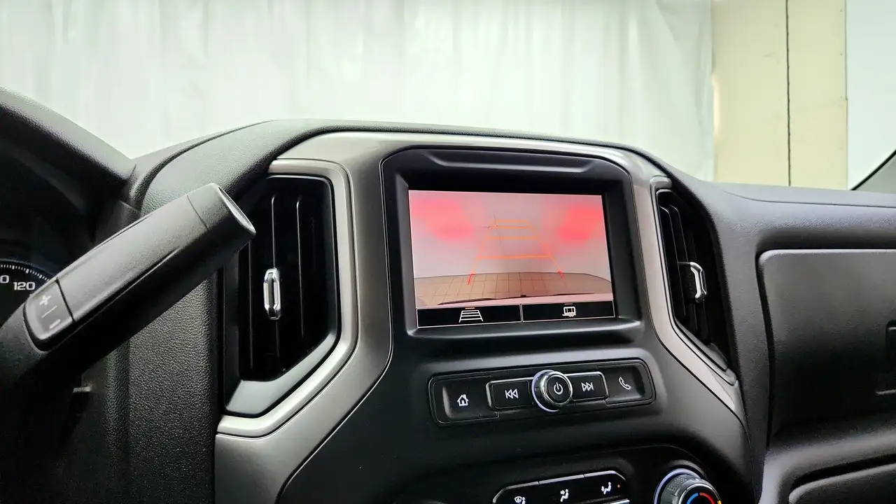 Chevrolet Silverado 1500 - Image 13