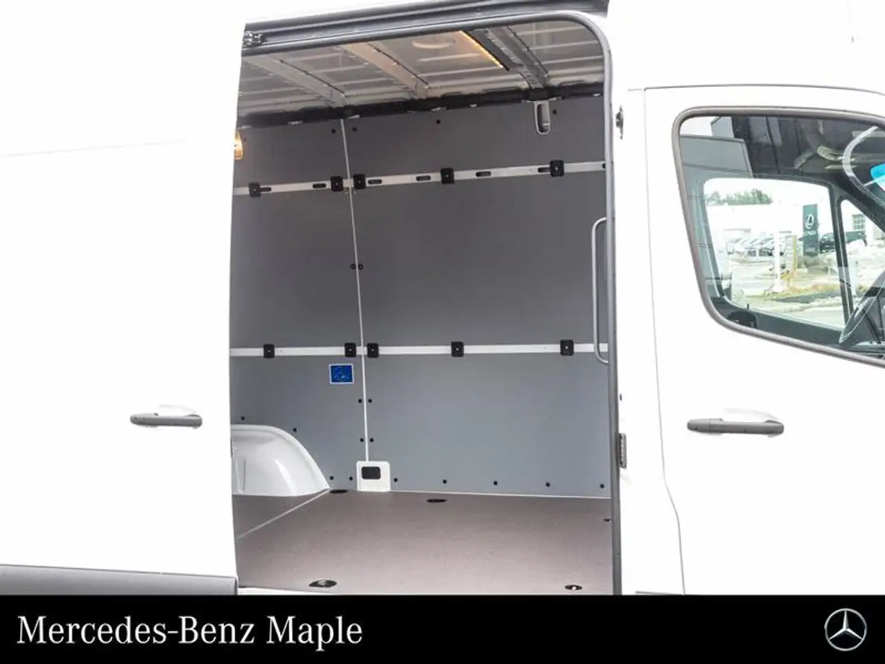 Mercedes-Benz Sprinter - Image 13