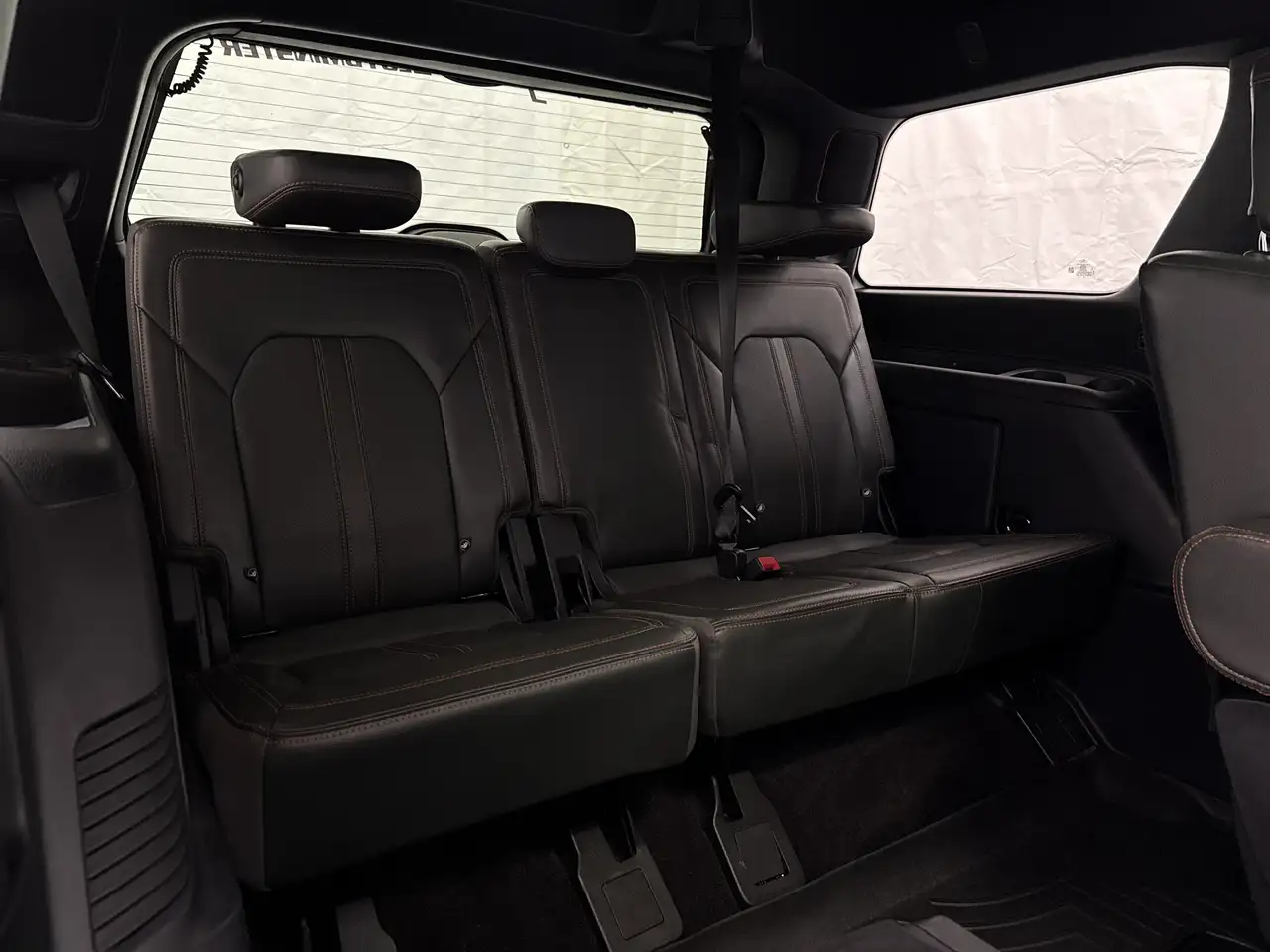 Ford Expedition - Image 44