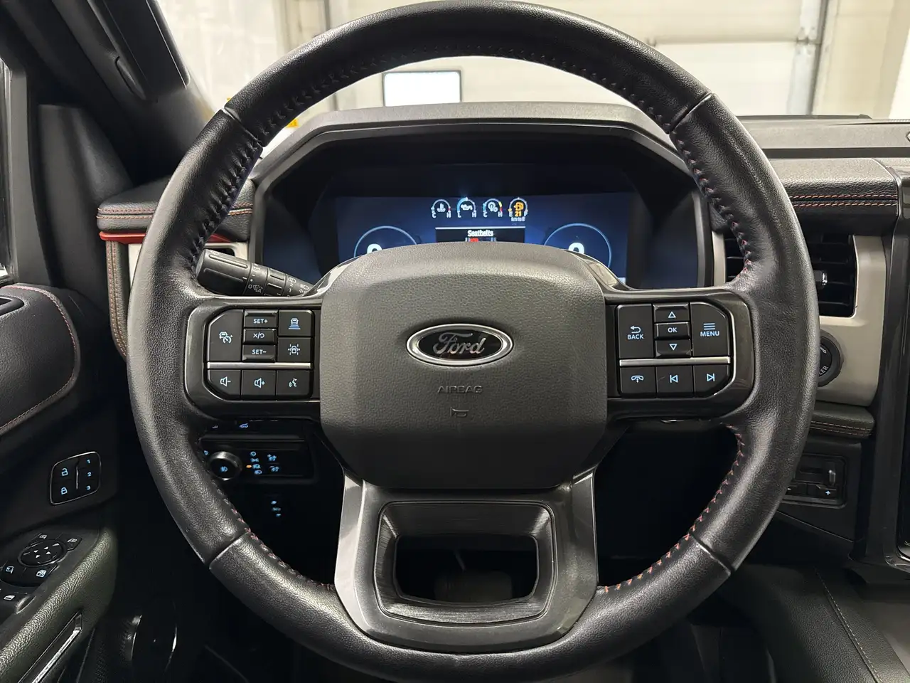Ford Expedition - Image 27