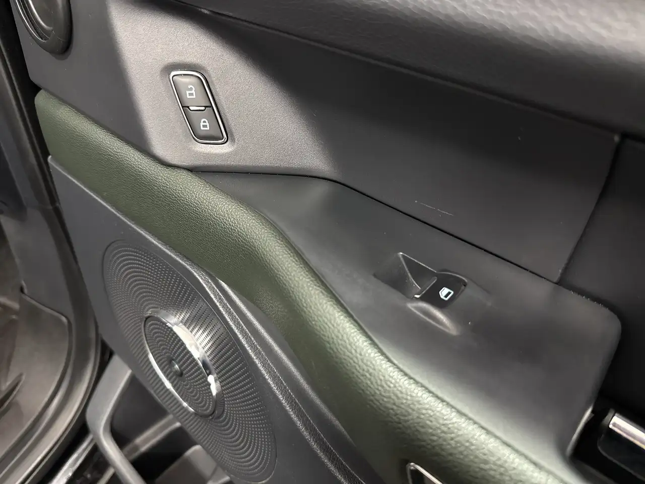 Ford Expedition - Image 50