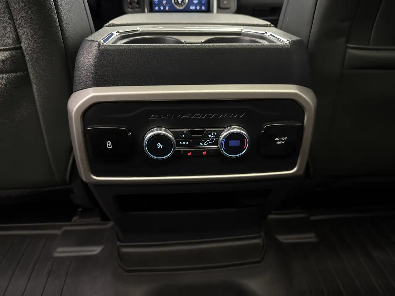 Ford Expedition - Image 43