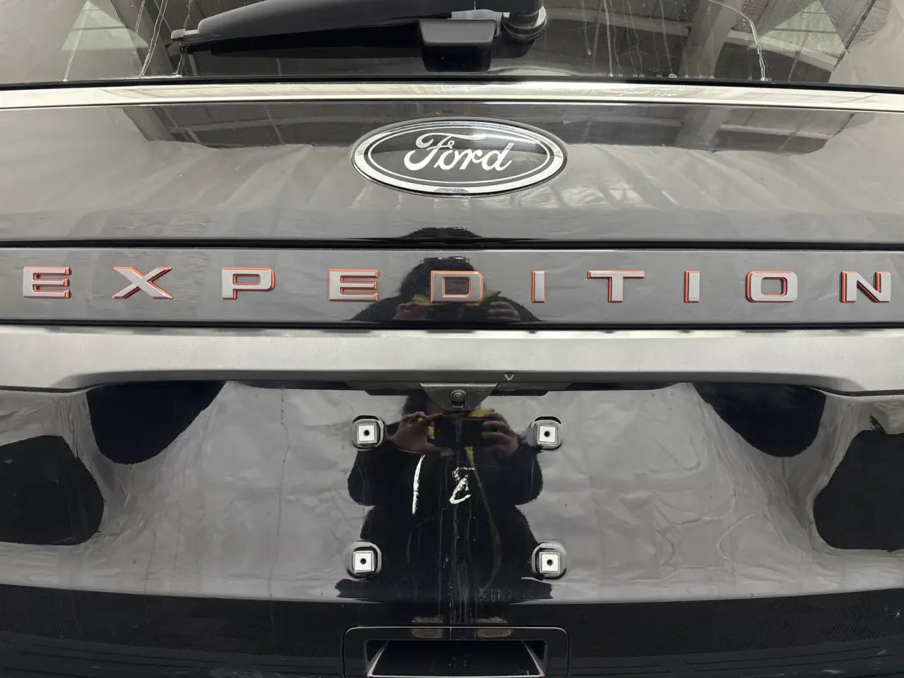 Ford Expedition - Image 12