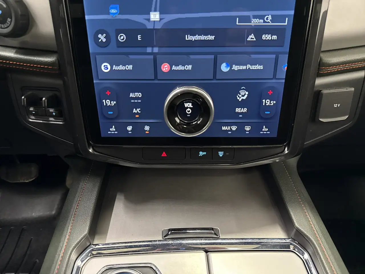 Ford Expedition - Image 34