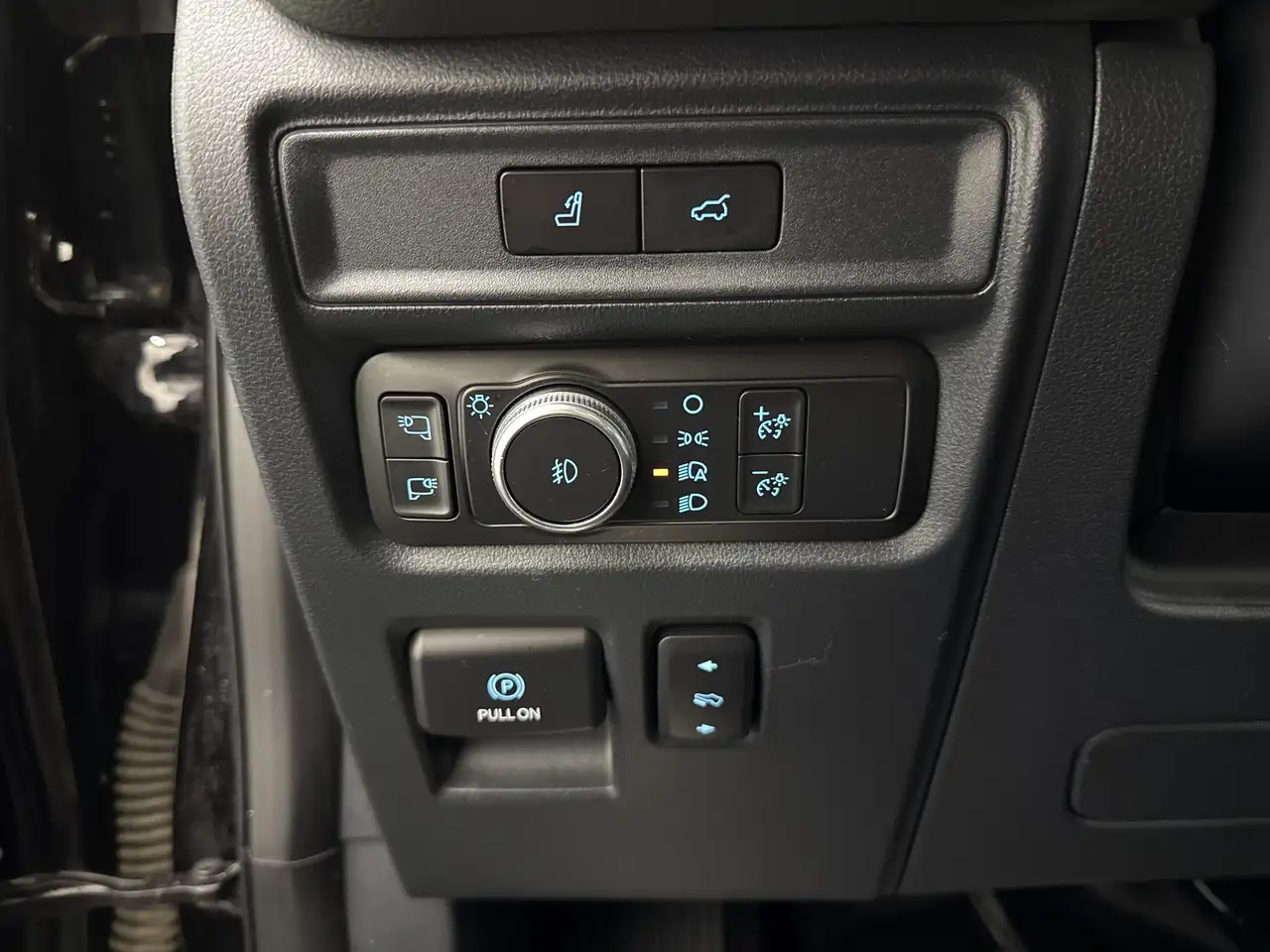 Ford Expedition - Image 24