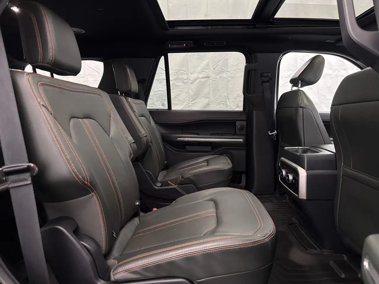 Ford Expedition - Image 45