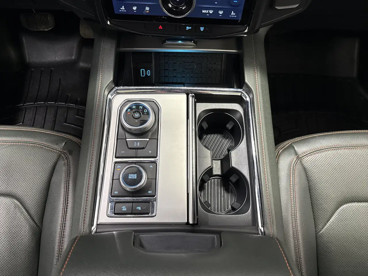Ford Expedition - Image 36