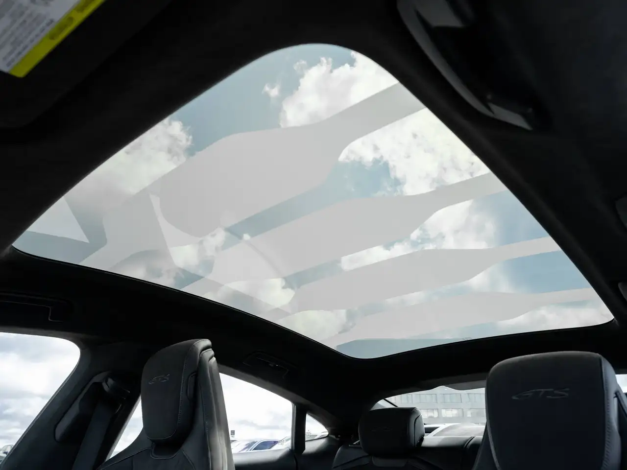 Porsche Taycan - Image 39