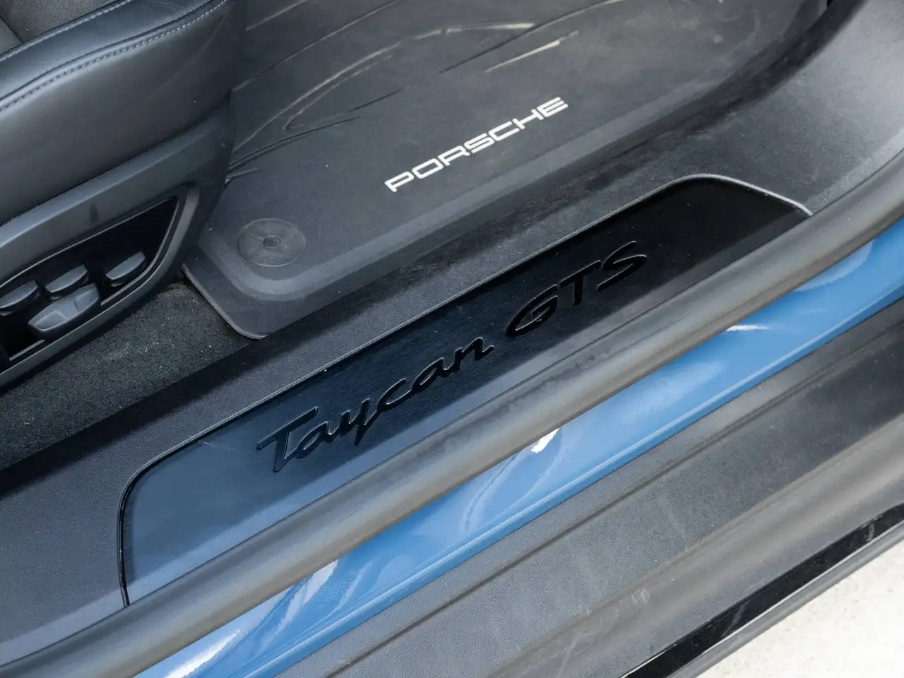 Porsche Taycan - Image 41