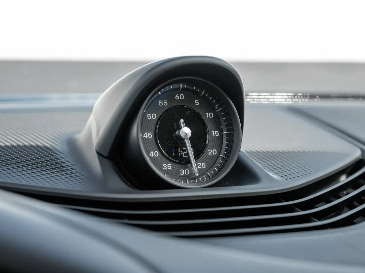 Porsche Taycan - Image 17