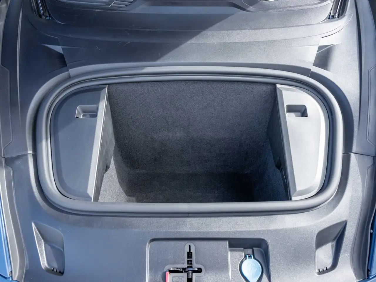 Porsche Taycan - Image 8