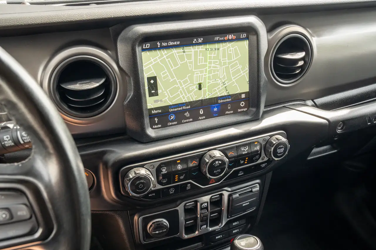 Jeep Wrangler - Image 21