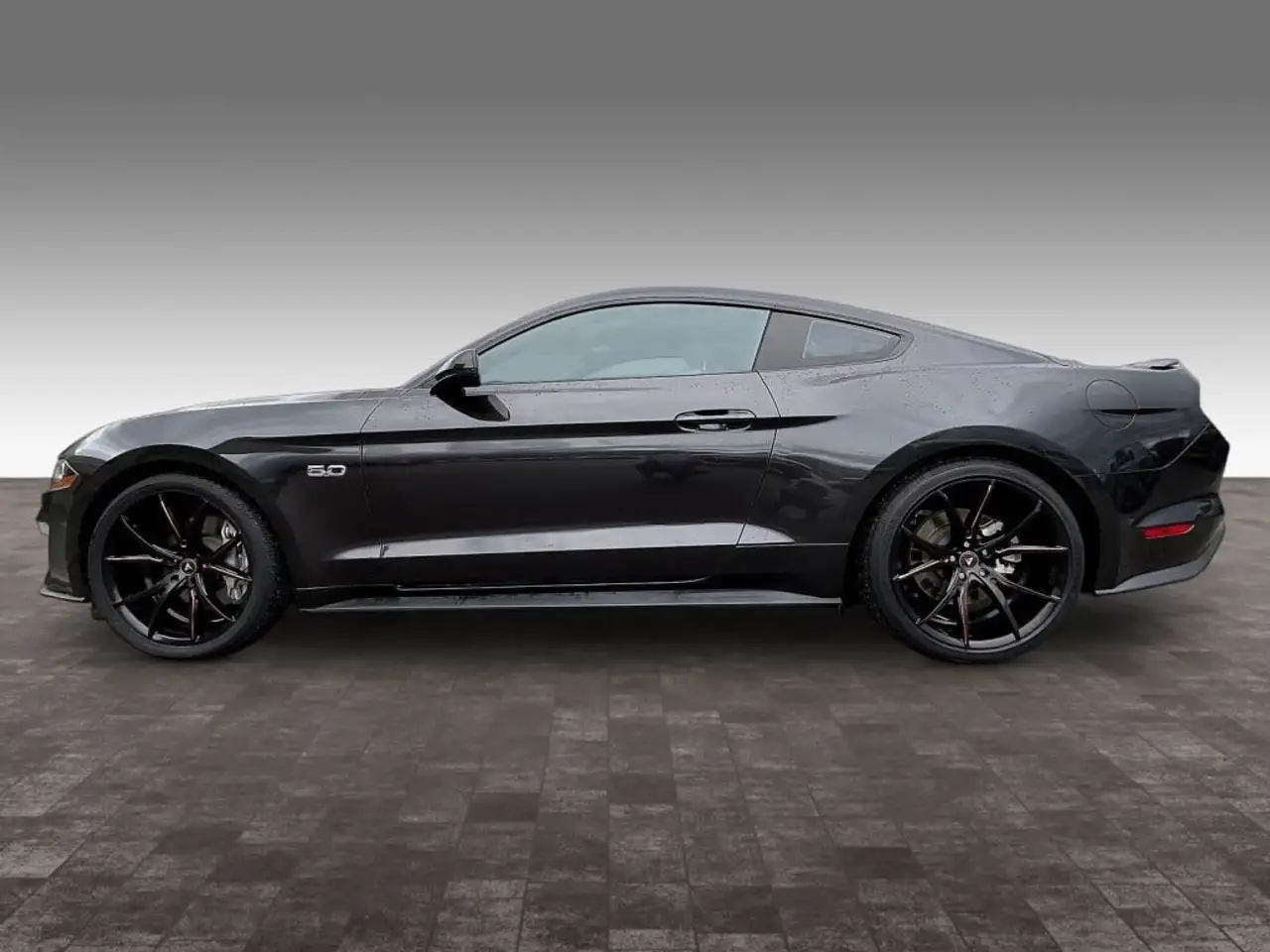 Ford Mustang - Image 8