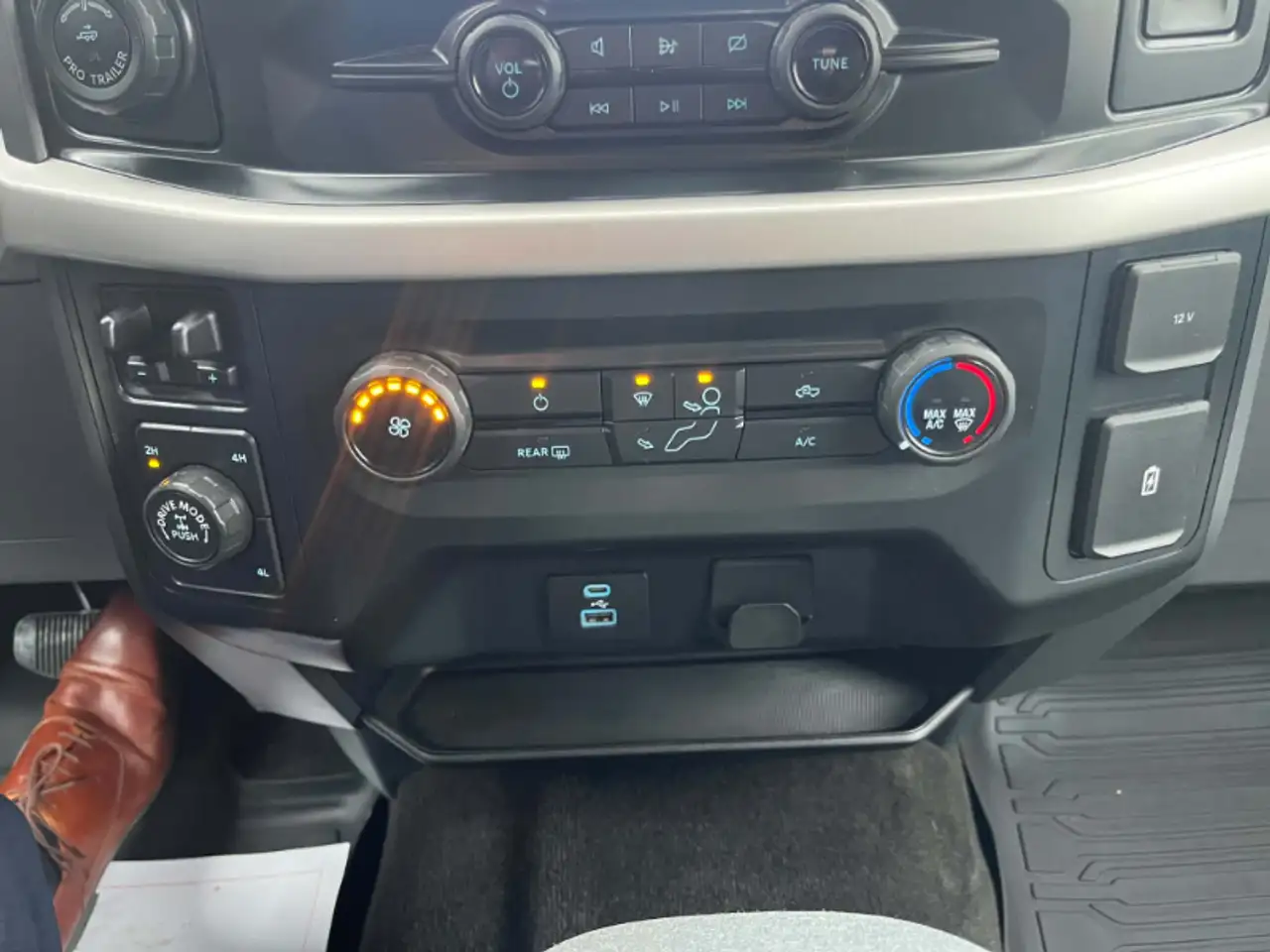 Ford F-150 - Image 17