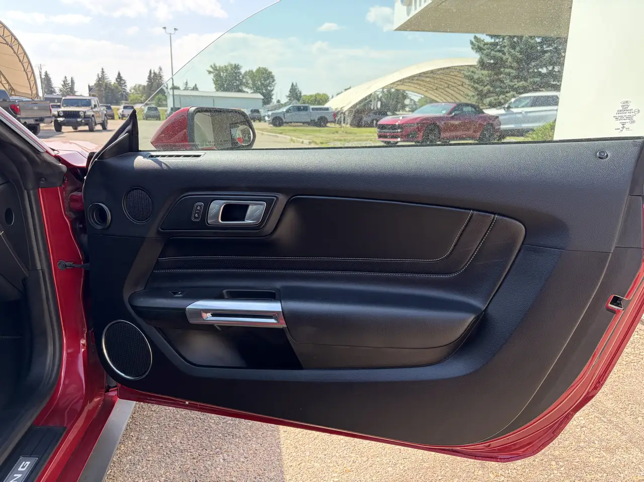 Ford Mustang - Image 11