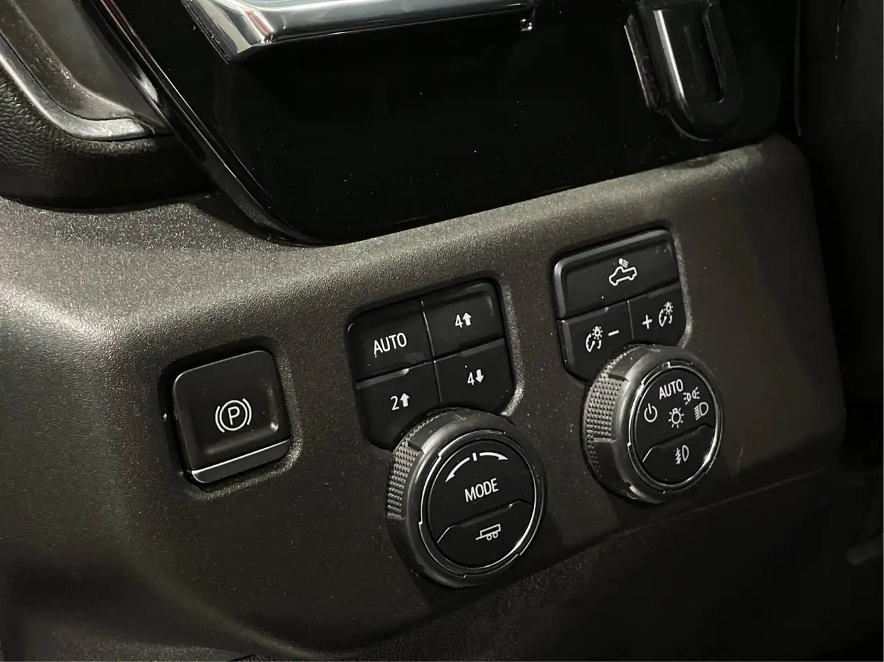 Chevrolet Silverado 1500 - Image 30
