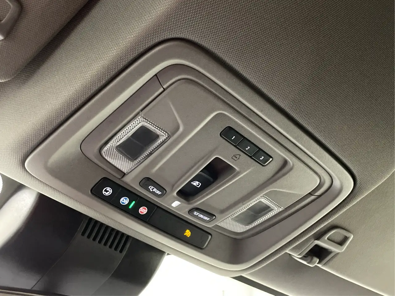 Chevrolet Silverado 1500 - Image 18