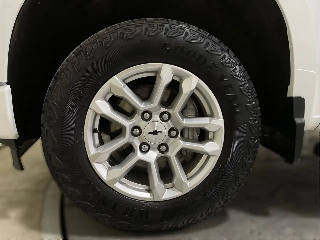 Chevrolet Silverado 1500 - Image 6