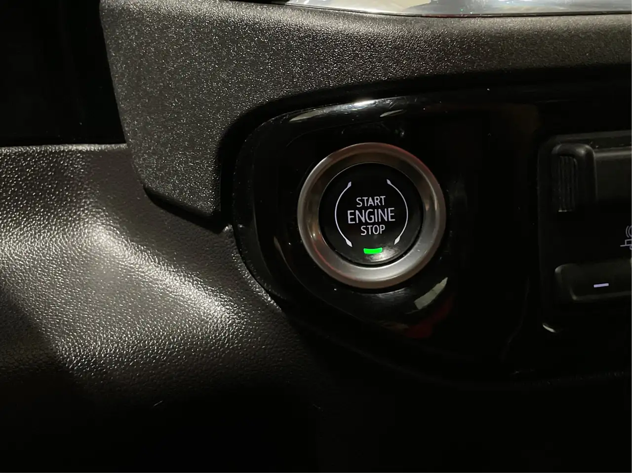 Chevrolet Silverado 1500 - Image 24