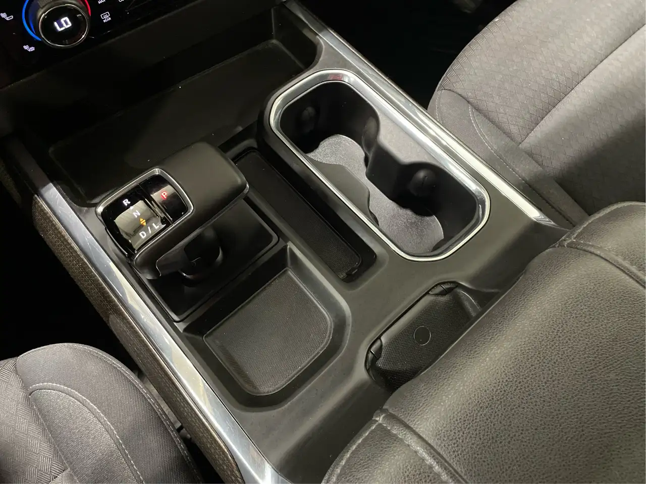 Chevrolet Silverado 1500 - Image 28