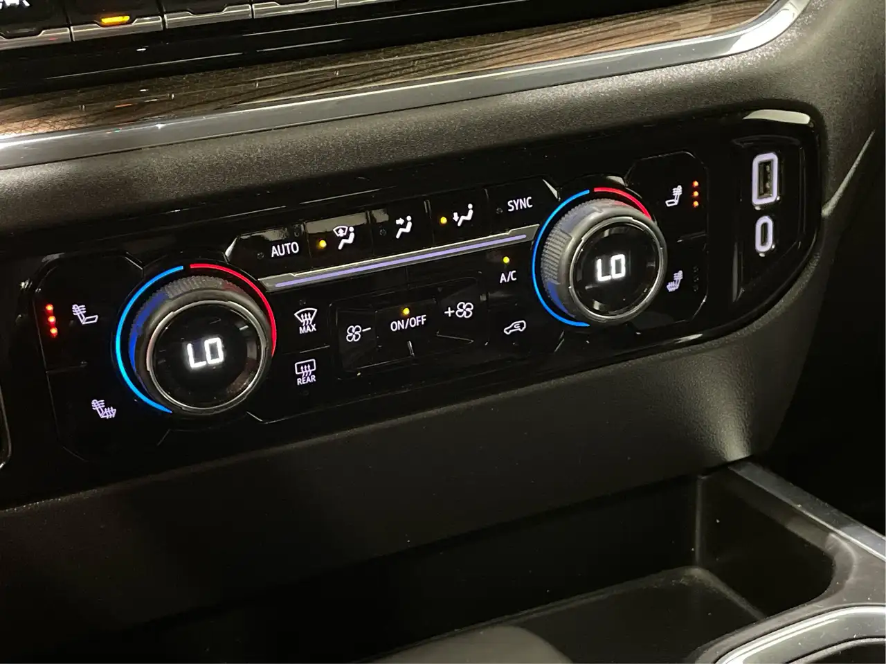Chevrolet Silverado 1500 - Image 23