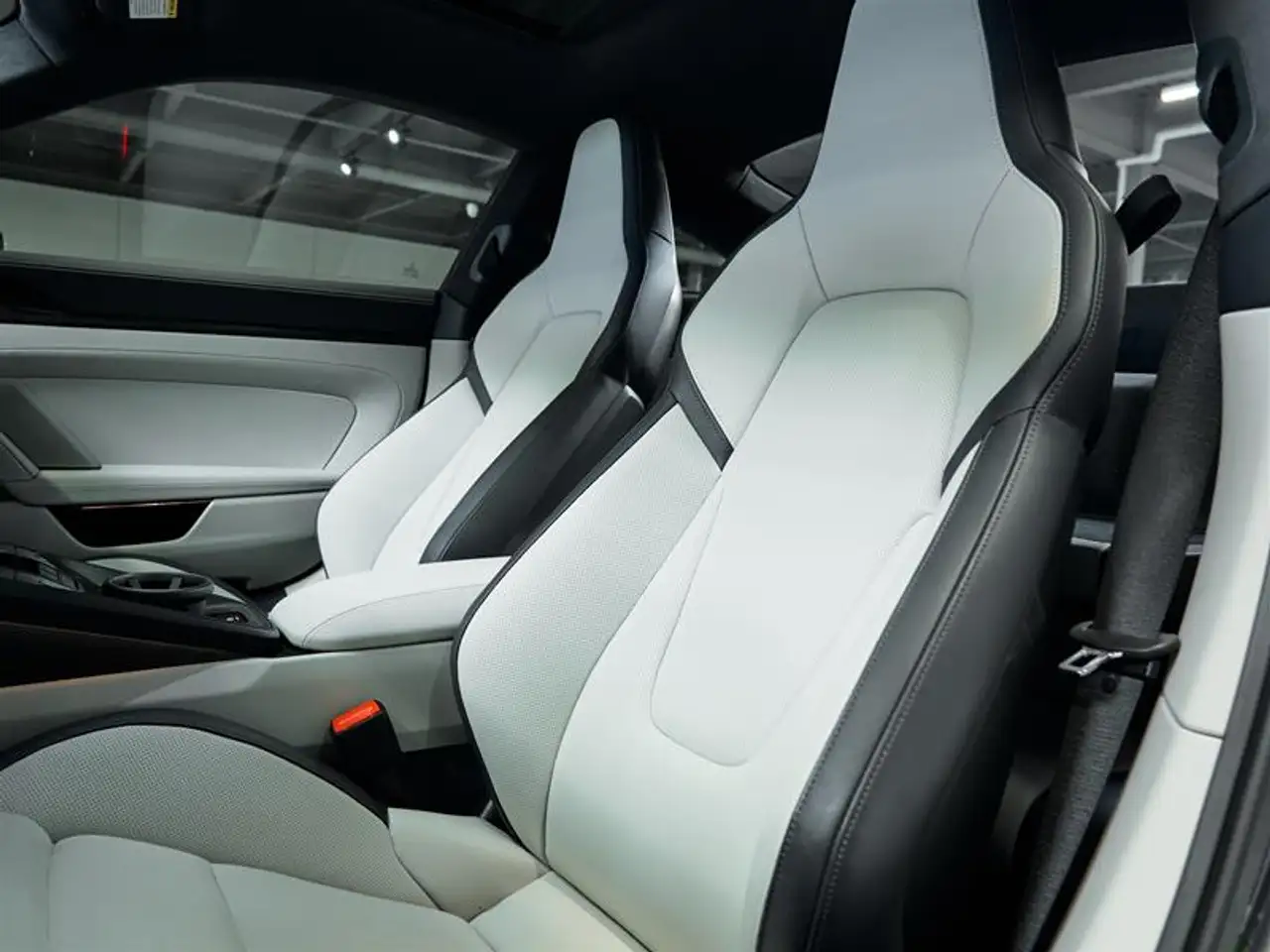 Porsche 911 - Image 20