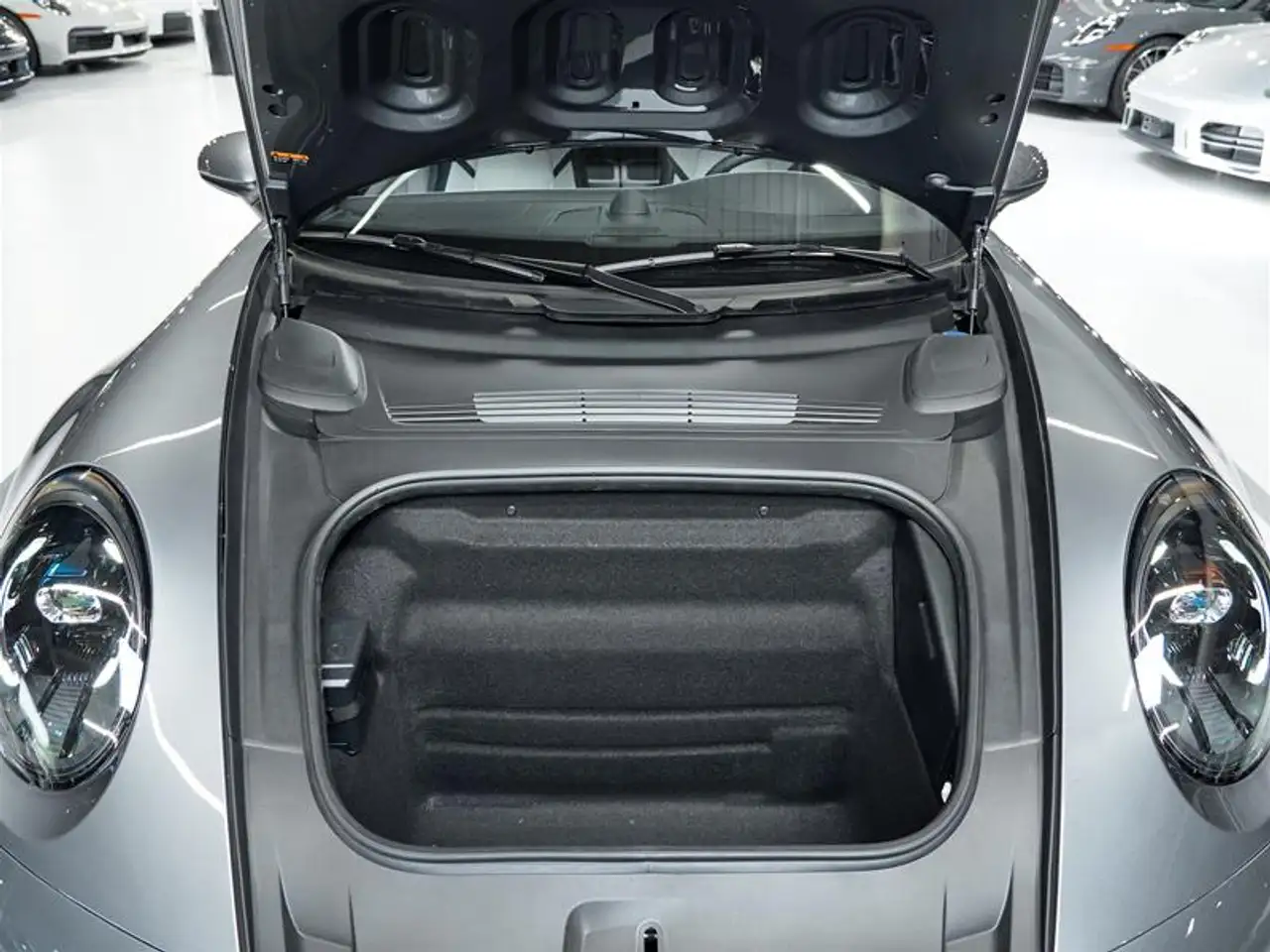 Porsche 911 - Image 15