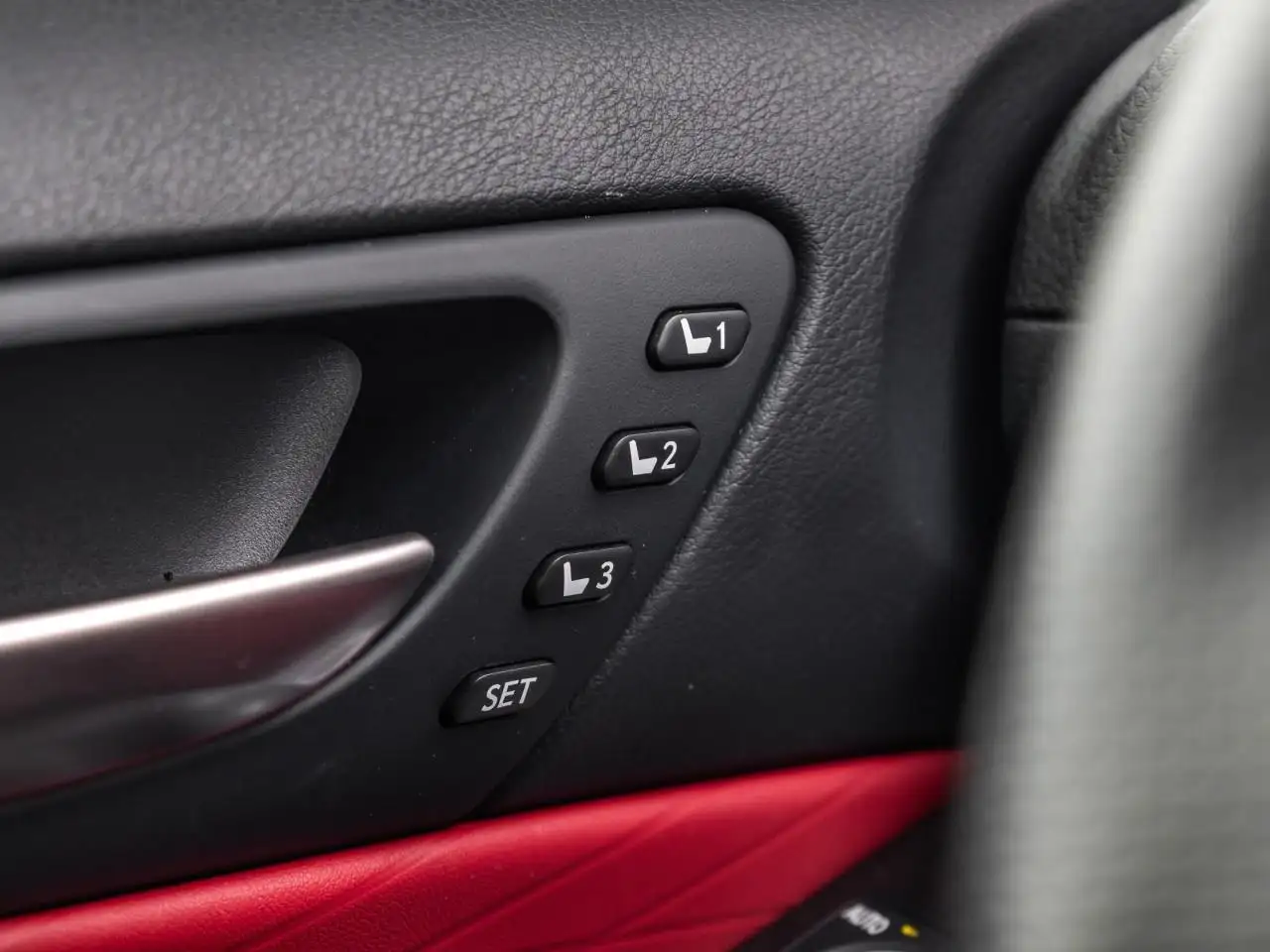 Lexus IS 300 - Image 11
