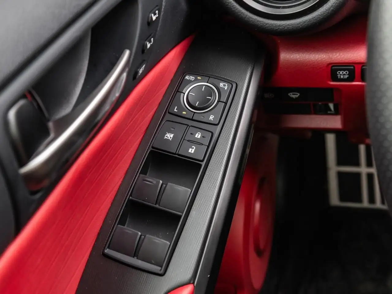 Lexus IS 300 - Image 10