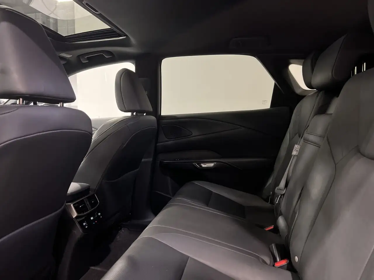 Lexus RX - Image 22