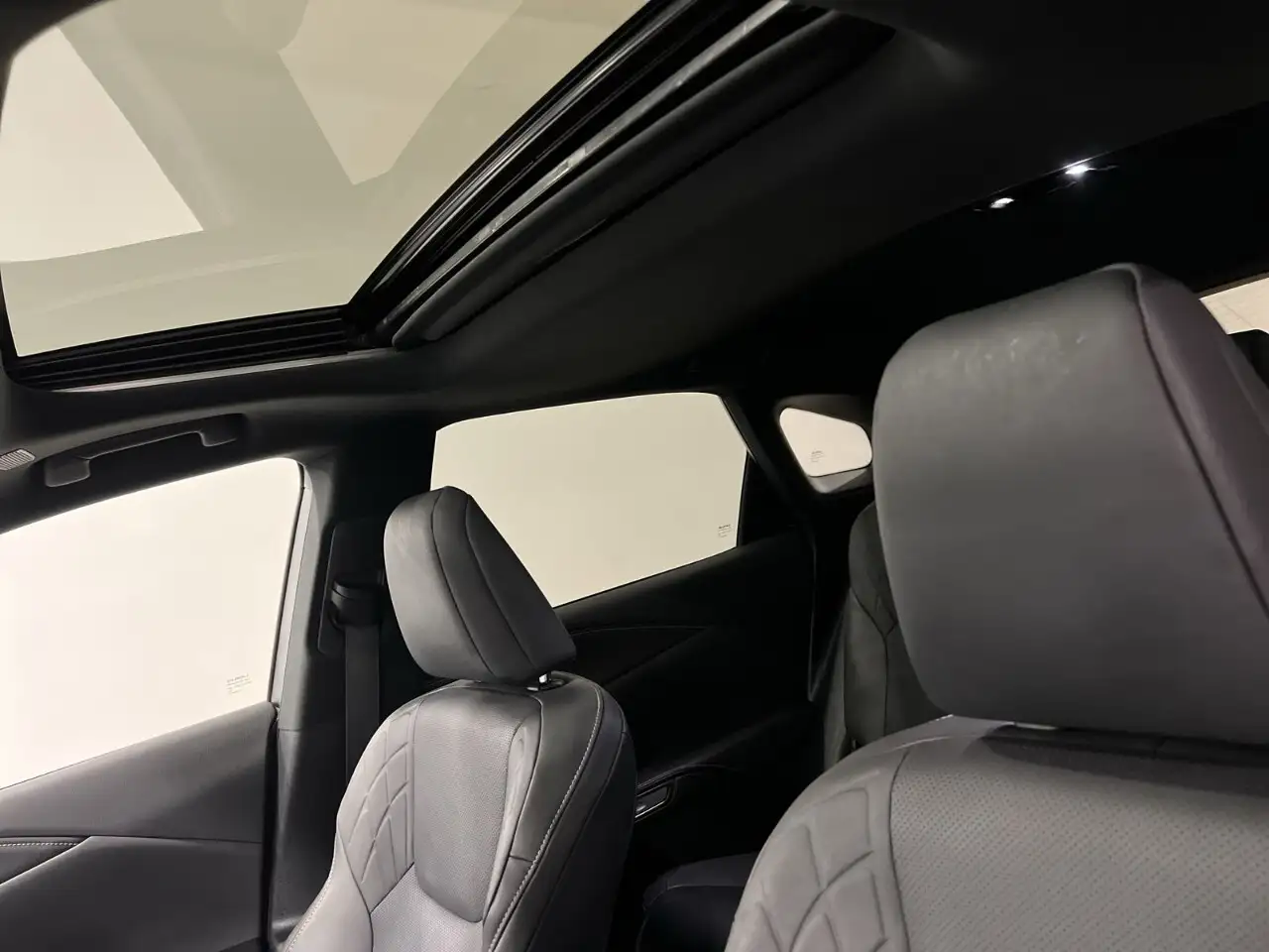 Lexus RX - Image 19