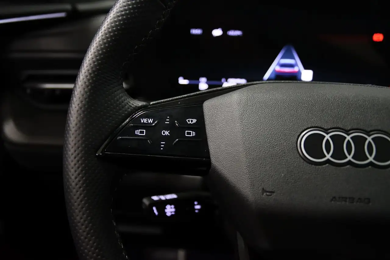 Audi SQ5 - Image 28