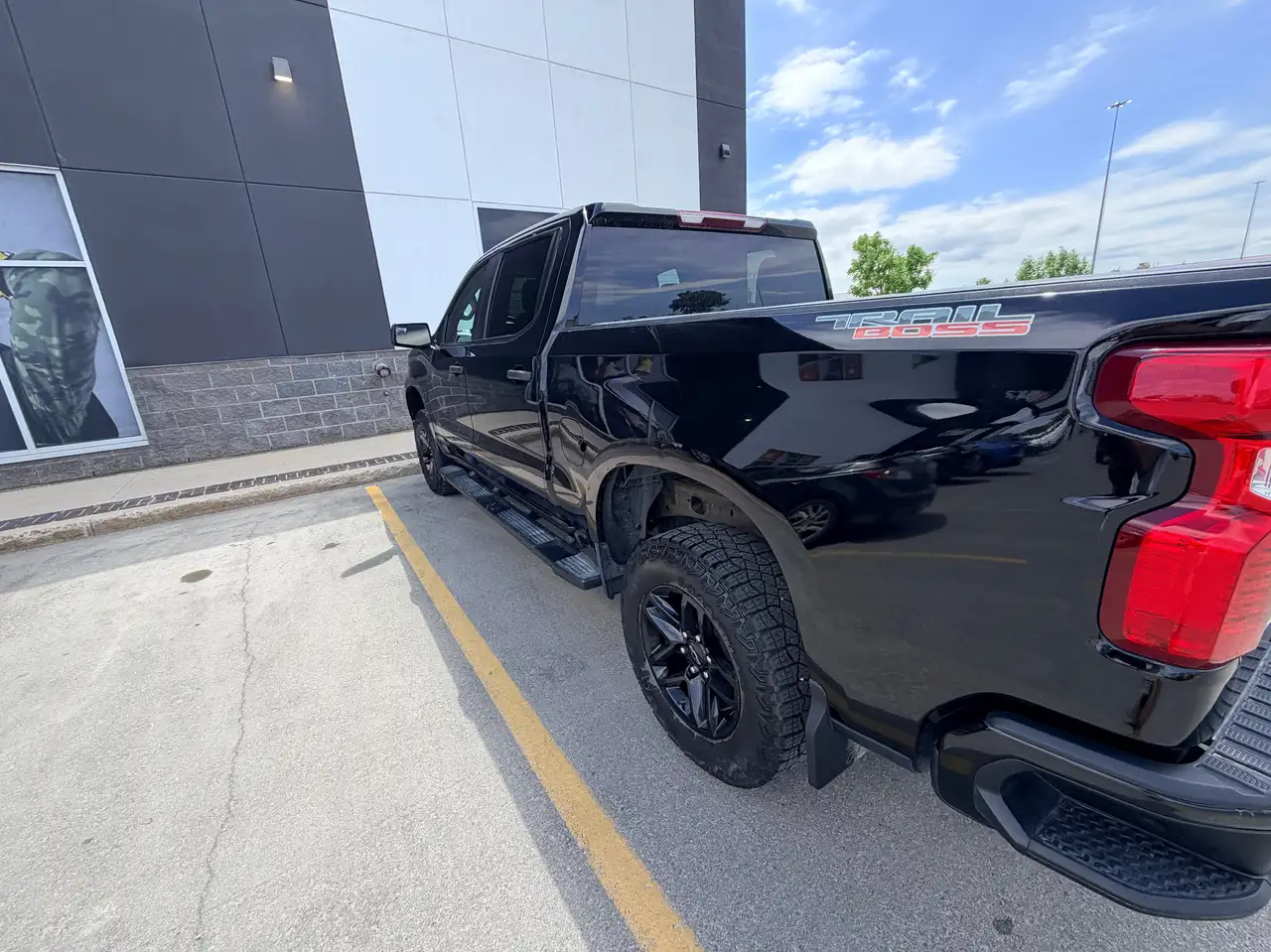 Chevrolet Silverado 1500 - Image 4