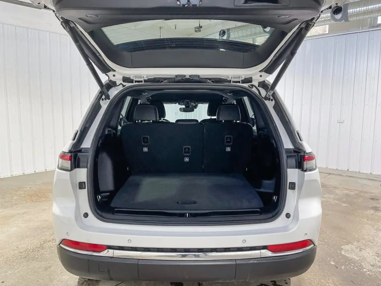 Jeep Grand Cherokee - Image 15