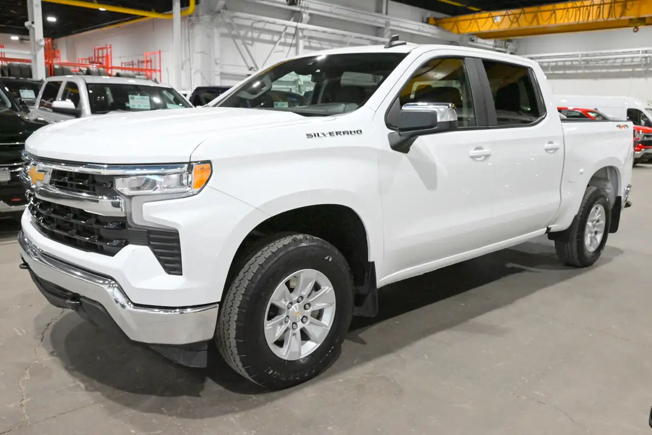 Chevrolet Silverado 1500 - Image 2