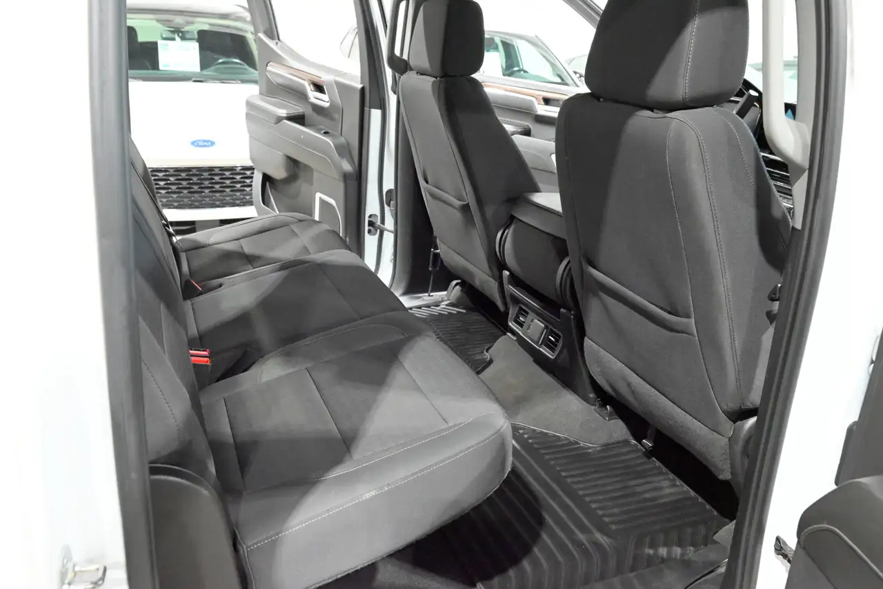 Chevrolet Silverado 1500 - Image 22