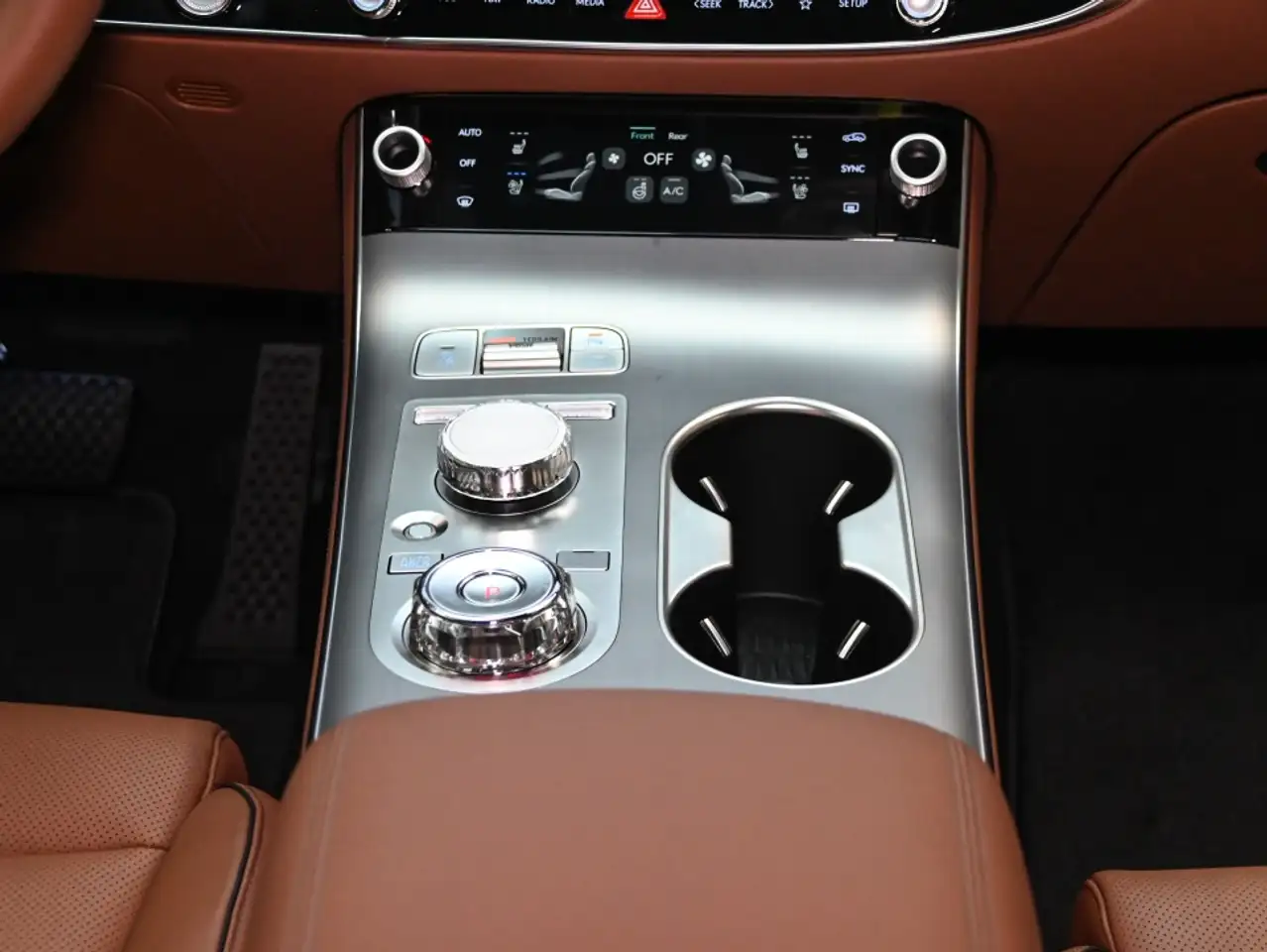 Genesis GV70 - Image 22