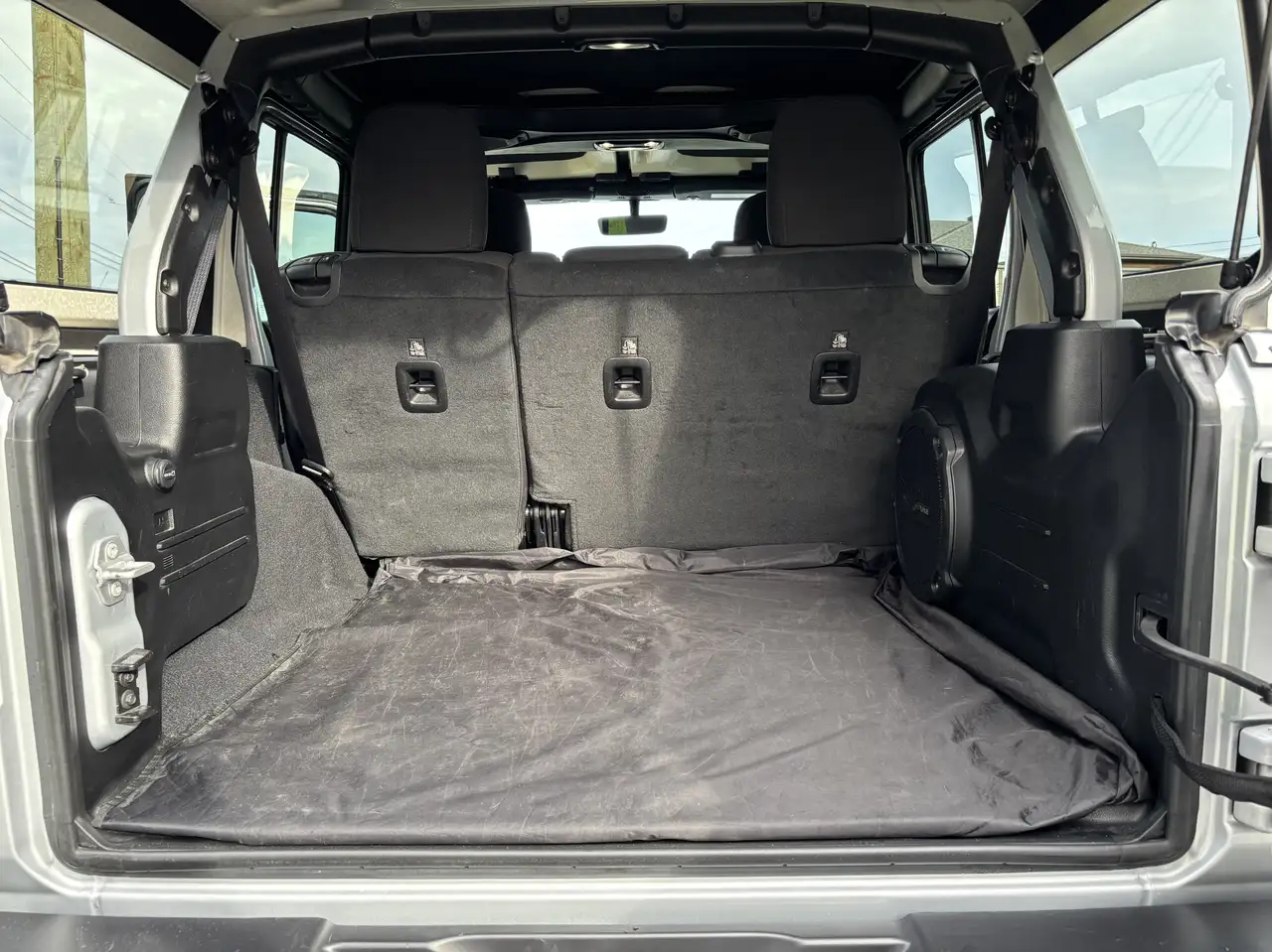 Jeep Wrangler - Image 11