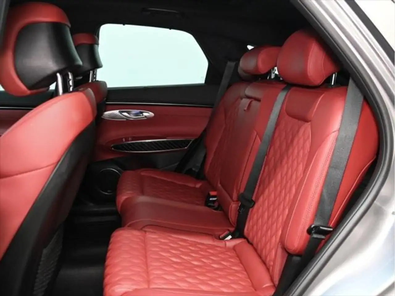 Genesis GV70 - Image 16