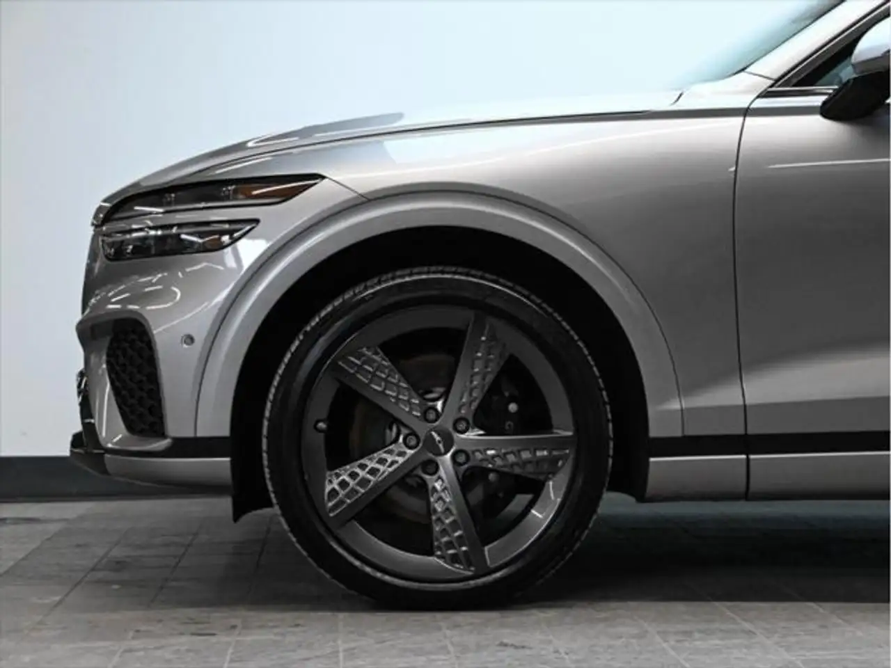 Genesis GV70 - Image 3