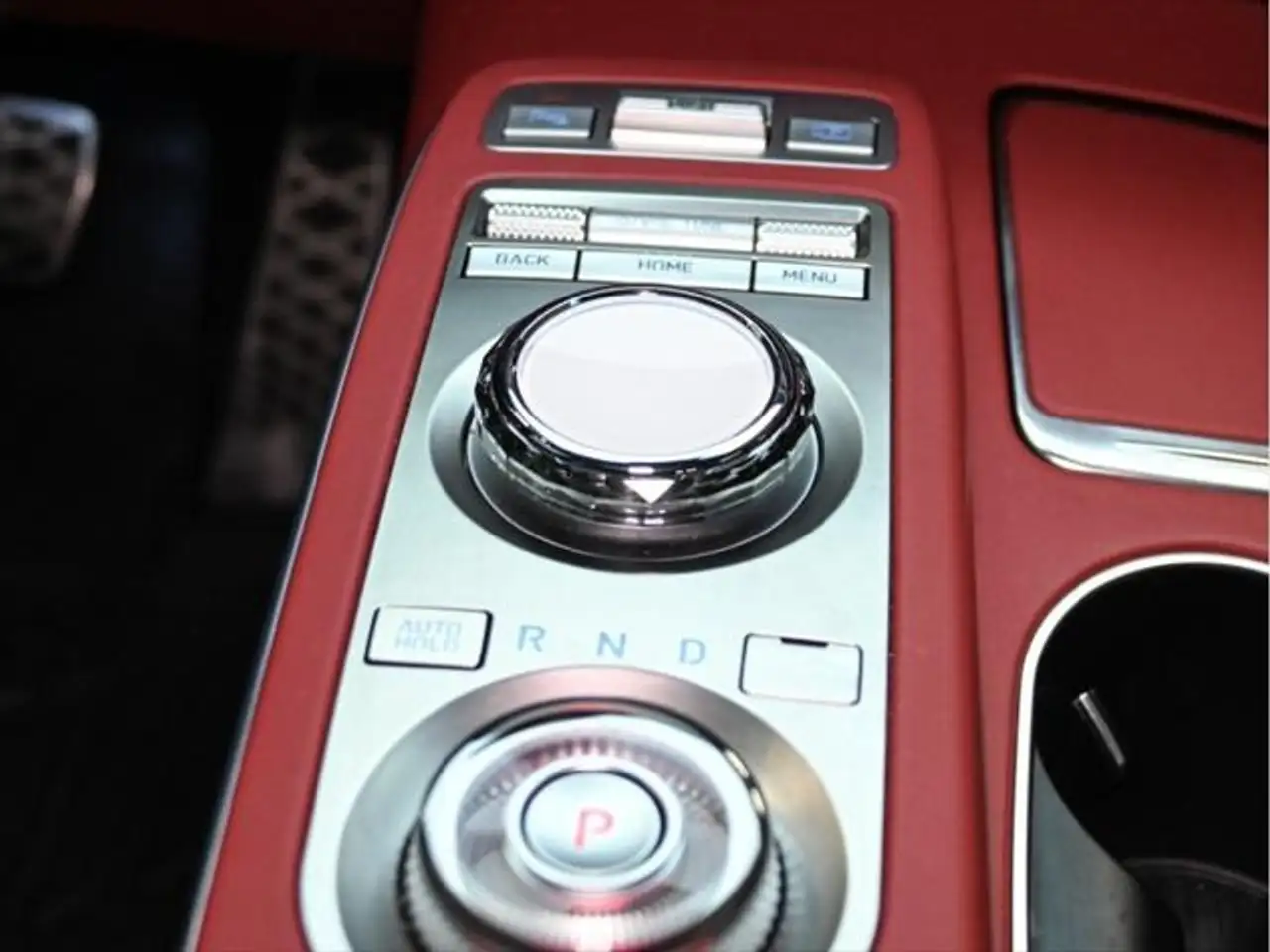 Genesis GV70 - Image 24