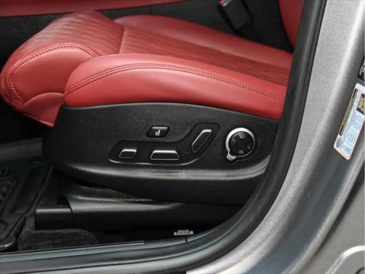 Genesis GV70 - Image 13