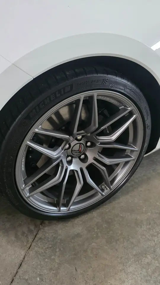 Chevrolet Corvette - Image 2
