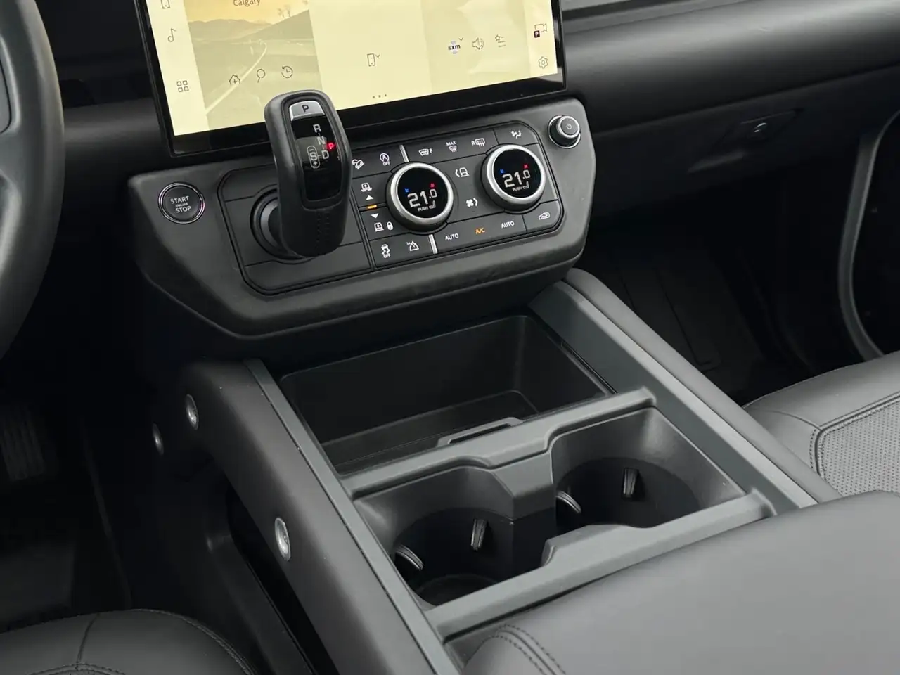 Land Rover Defender - Image 16