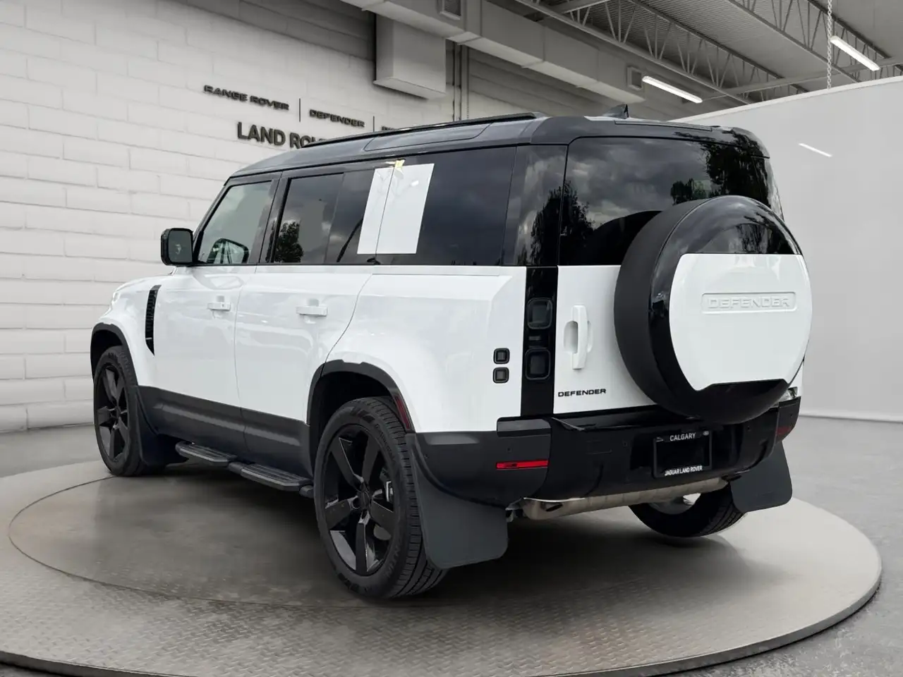 Land Rover Defender - Image 3