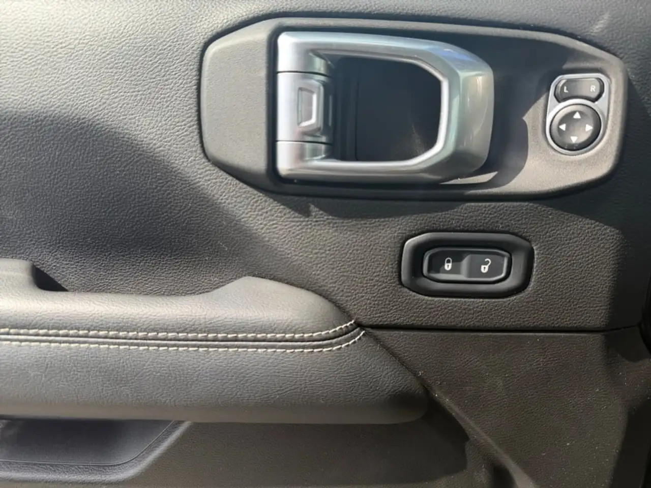Jeep Wrangler - Image 17
