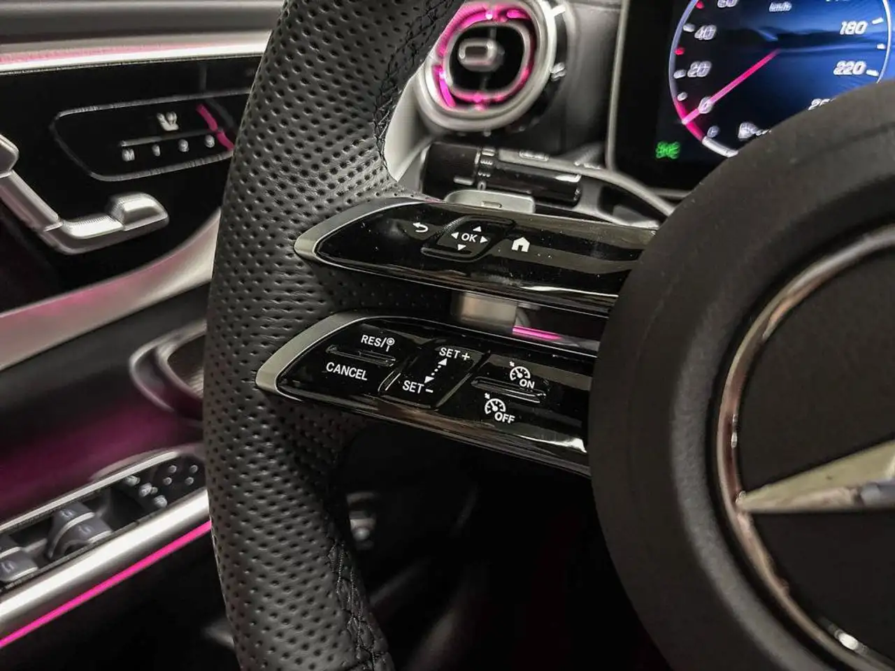 Mercedes-Benz C-Class - Image 21